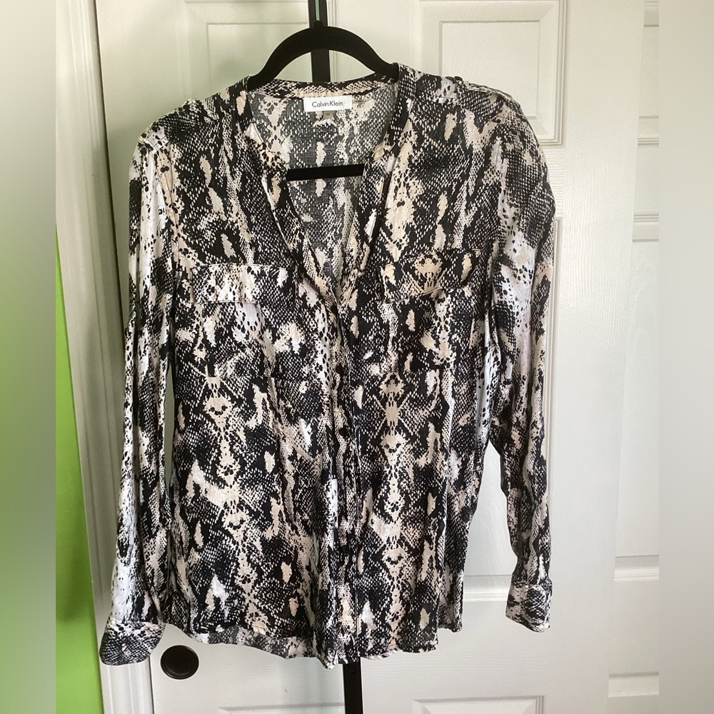 Calvin Klein 100%Linen Black, White & Tan Button Down Blouse, size Medium